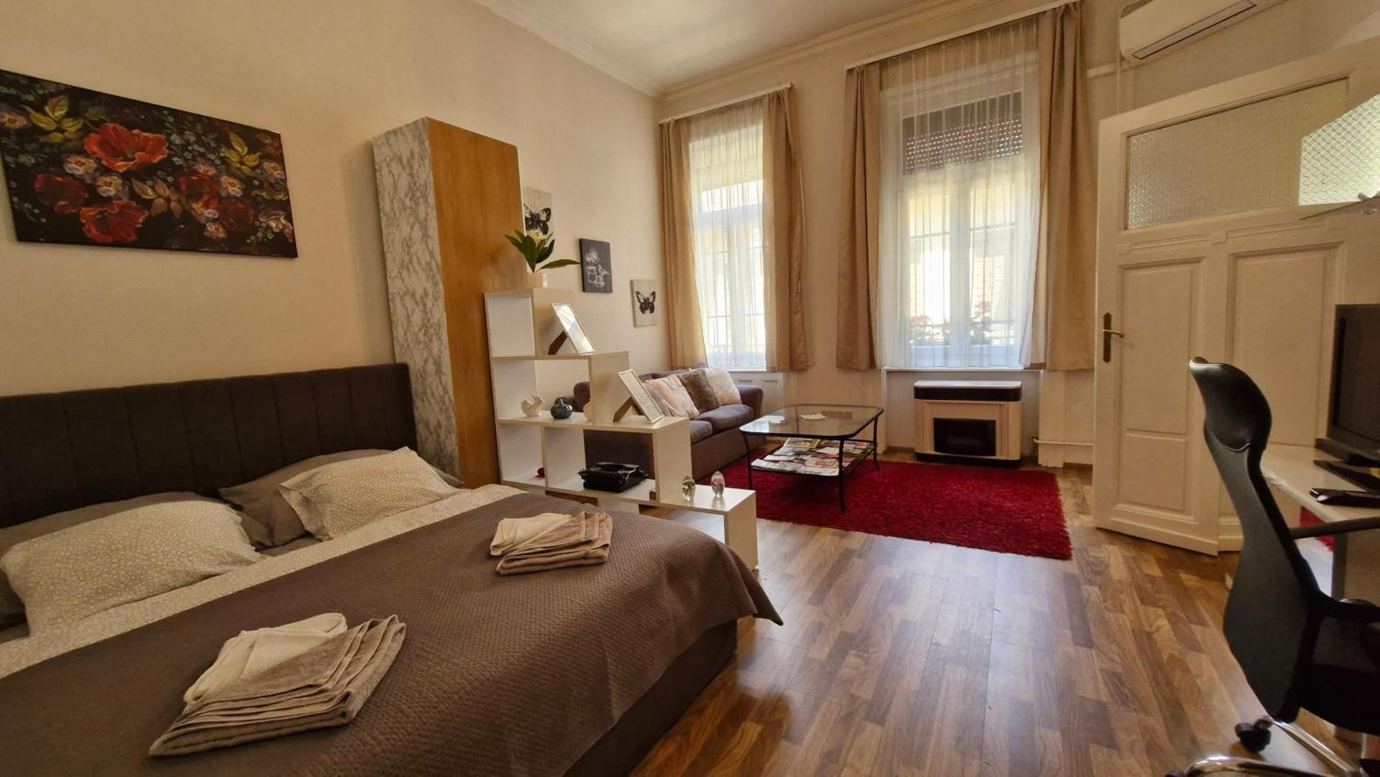 Center Royalty Apartment — Photos 1